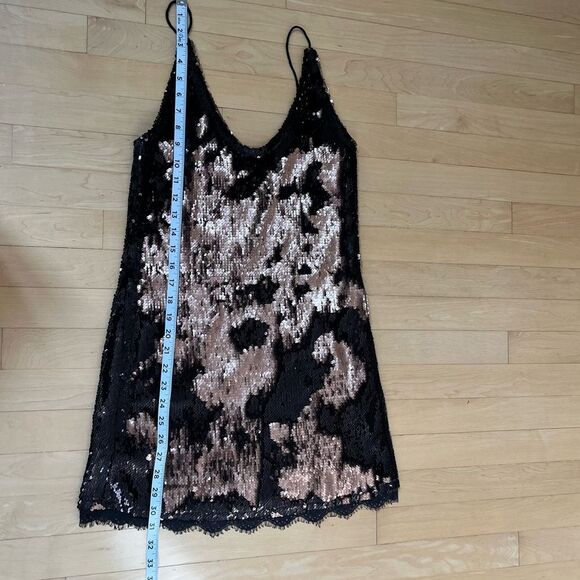 Free People Seeing Double Sequin Slip Dress in Black and Rose Gold S NWOT - Picture 5 of 11